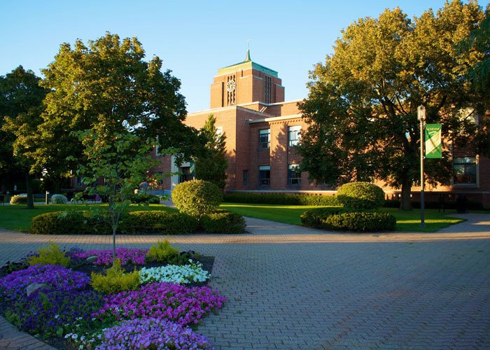 LeMoyne College campus