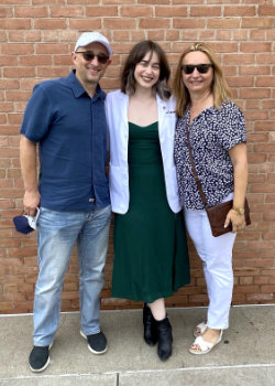 Sara Vukojevic with parents