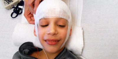 Adolescent preparing for EEG