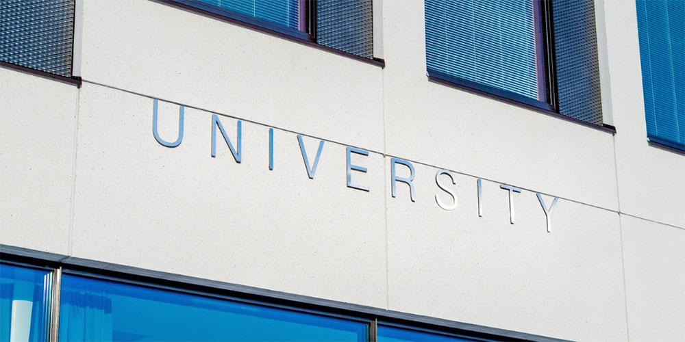 A sign that says university