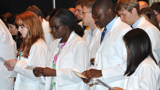 Upstate welcomes students to campus with white coat ceremonies, networking dinners