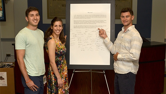 Graduating med students sign pledge to treat Medicaid patients