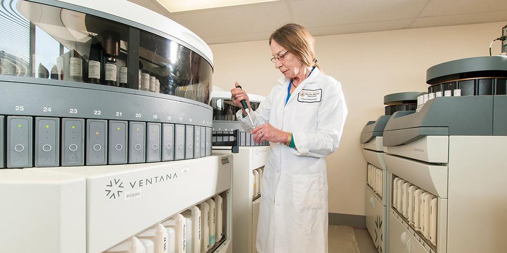 donna Barrett in lab