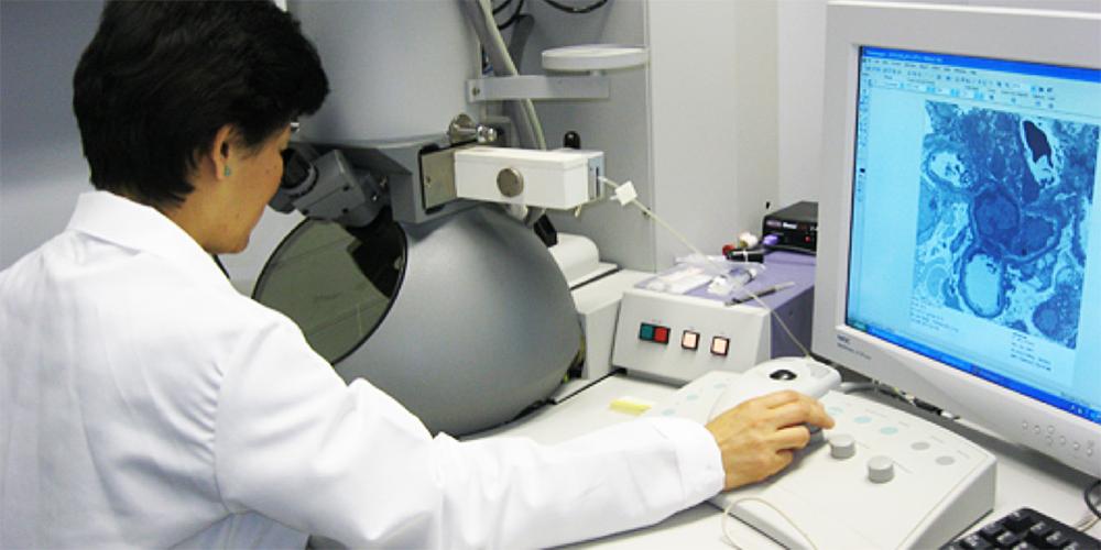 Lady scientist using electron microscope