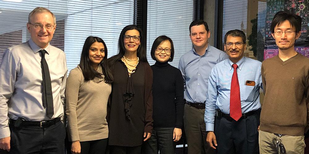 Dr. Perl and 2019 Fellows.
