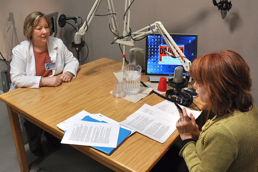 HealthLink on Air radio host Linda Cohen interviews Denise Smith