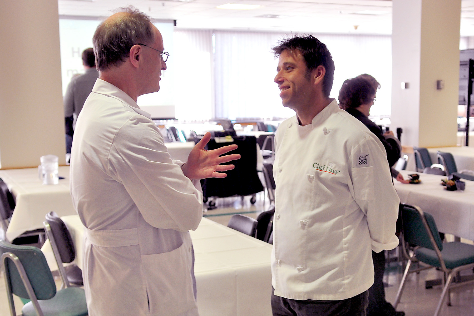 Surgeon Howard Simon MD, left, talks with Chef Dave Fouts. Photo by Debbie Rexine.