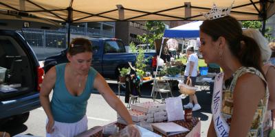 Upstate expands farmer's market to Community campus