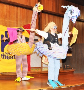DSC_0213 Mythical bird-puppets entertained the crowd.