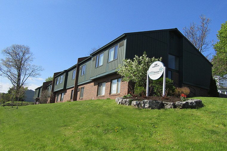 Sarah's Guest House, just a few minutes' drive from any hospital in Syracuse, welcomes adult patients and their families from a wide area of Central and Northern New York.