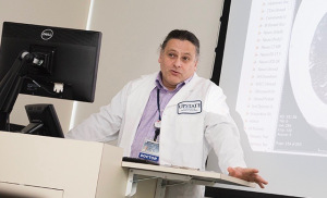 Santiago Miro, MD, discusses a case with the team. (PHOTO BY SUSAN KAHN)