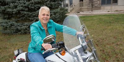 With lung cancer at bay, she's cruising Florida coast on her Harley