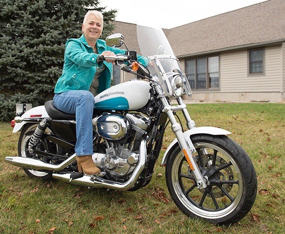 Toni Lindgren on the motorcycle she and her husband bought for her after her chemotherapy treatments for lung cancer. This winter, she is riding it along the eastern coast of Florida. (PHOTO BY SUSAN KAHN)