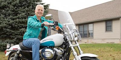 With lung cancer at bay, she's cruising Florida coast on her Harley