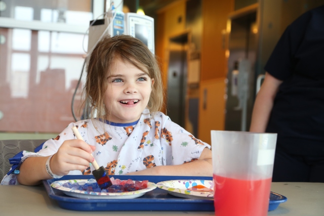 A patient named Madeline prepares for her art project.
