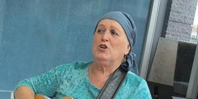 She brings music to her fellow patients