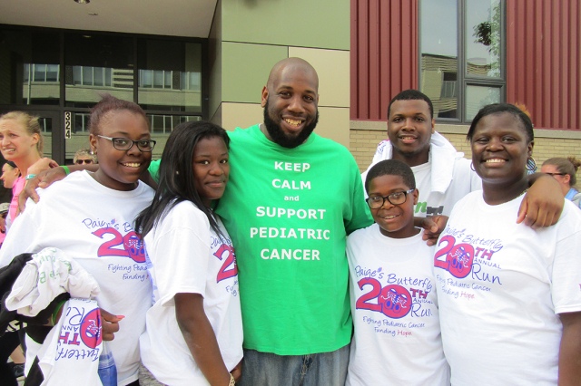 William Baugh, center, and his family volunteer at Paige‘s Butterfly Run in memory of their daughter, Arie, who died of kidney cancer at 22 months. (photo by Susan Keeter)