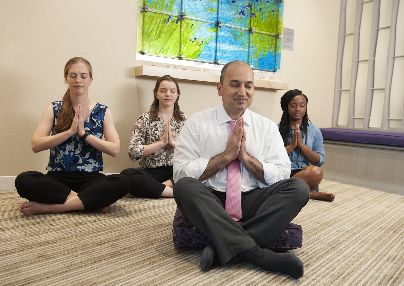 Kaushal Nanavati, MD, leads meditation in the meditation room at the Upstate Cancer Center. In the back, from left, are medical students Megan Taggart and Alison Stedman and intern Amani Mike. (photo by Susan Kahn)